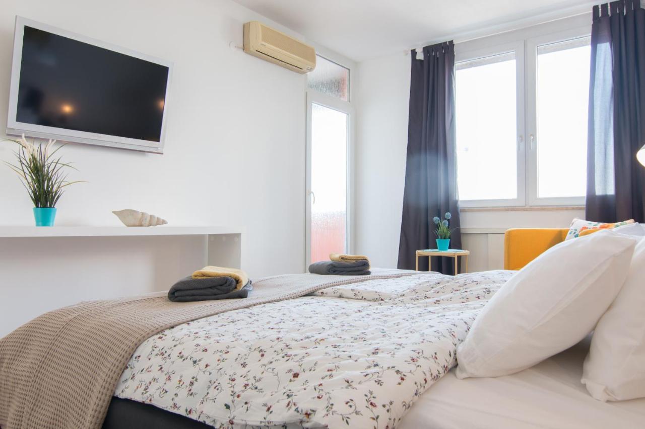 Harbour-Apartment With Sea View And Parking Spot Pula Exteriör bild